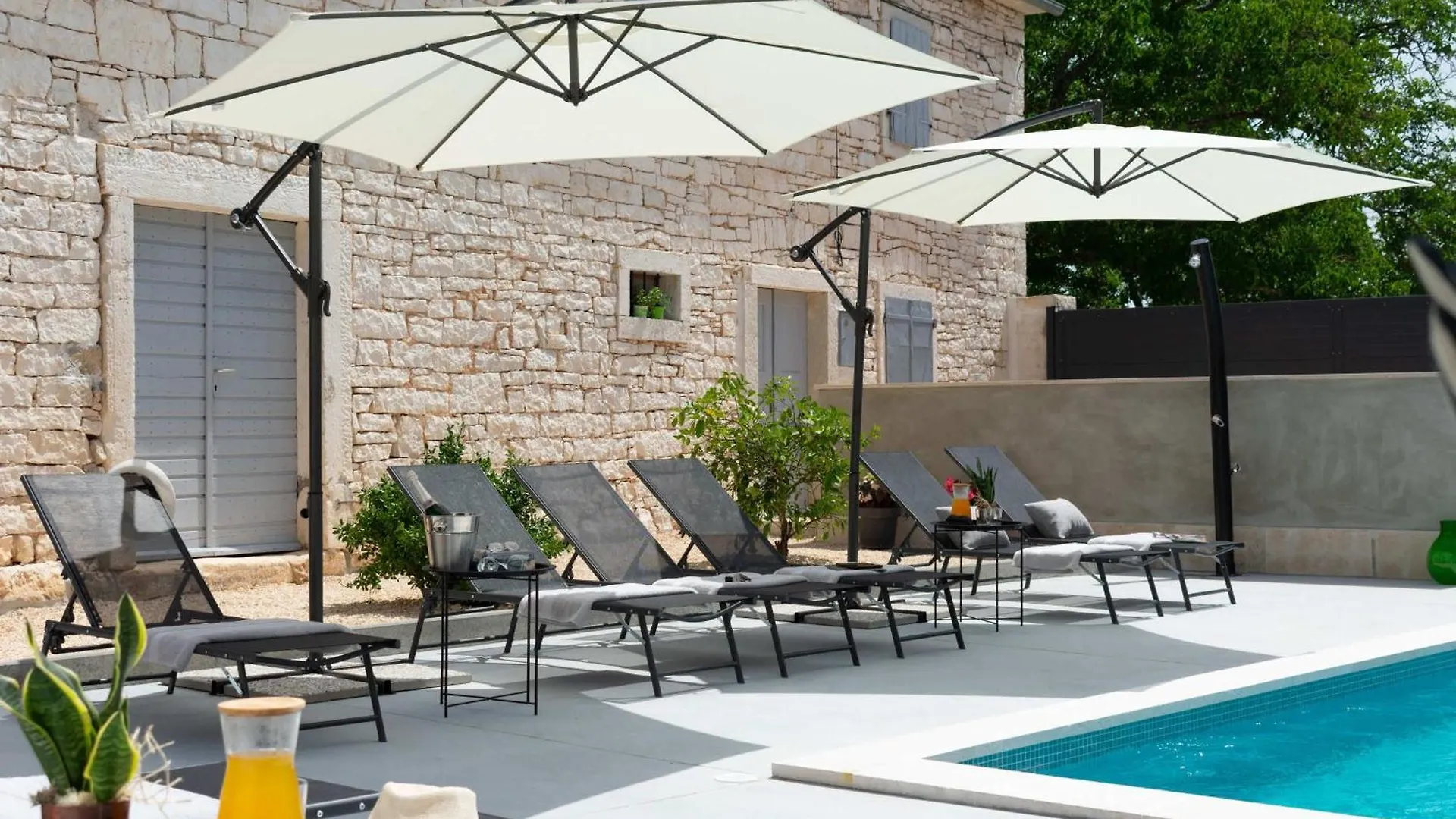 بيت للعطل Villa Simone Designer, Modern And Heritage Mix, Umzaunt, Buro Tinjan كرواتيا