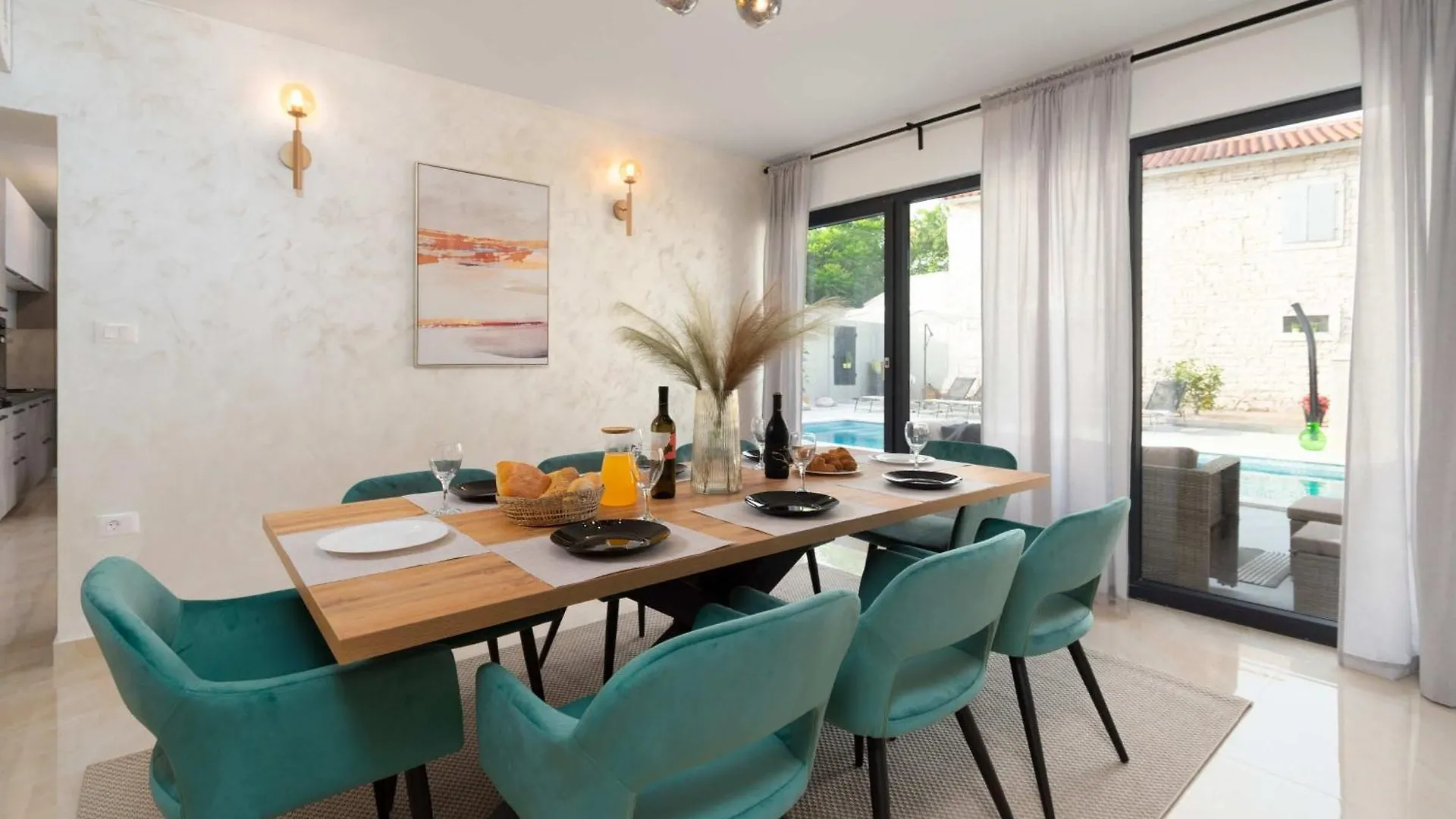 Villa Simone Designer, Modern And Heritage Mix, Umzaunt, Buro Tinjan 0*,