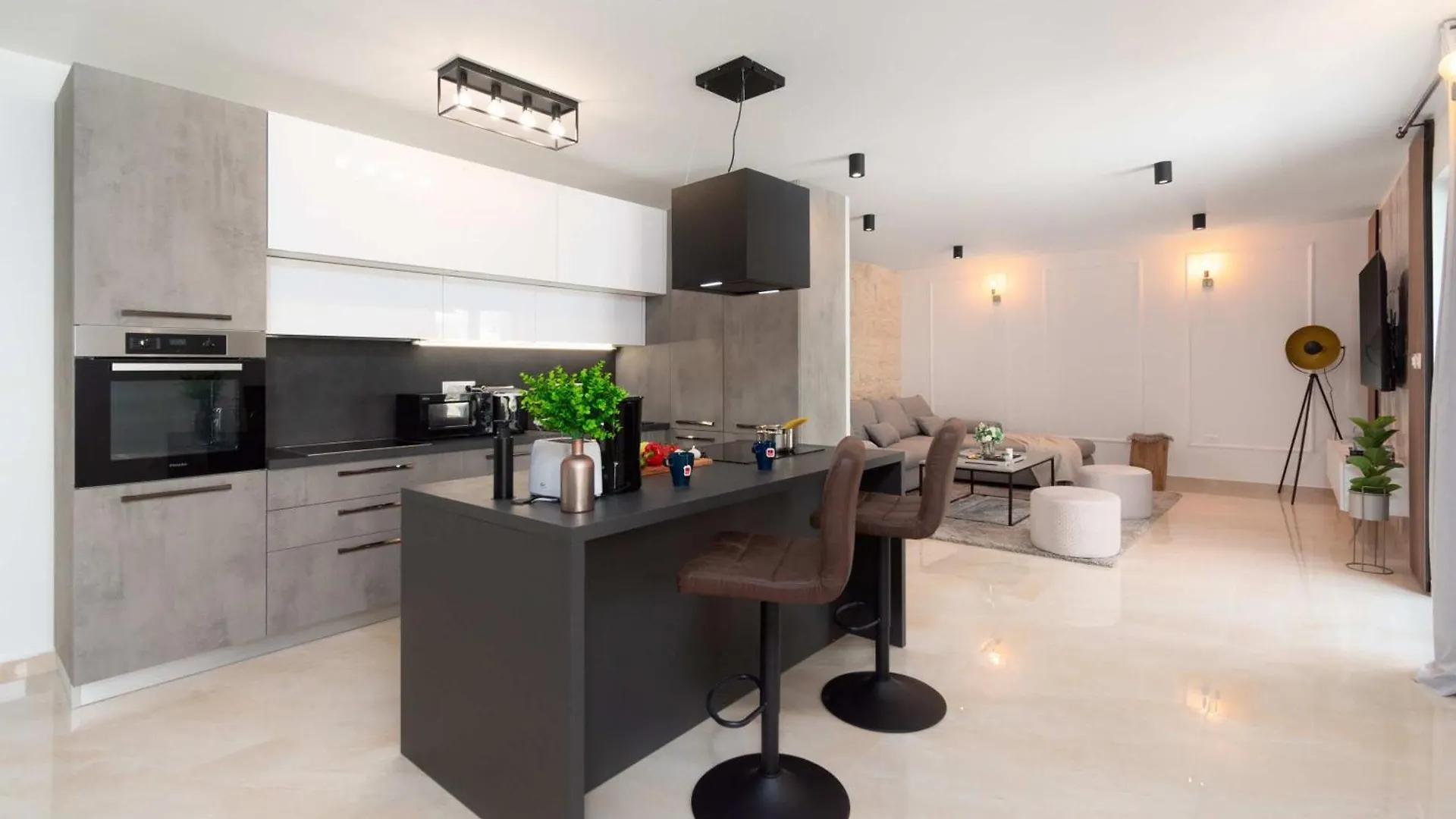 בית נופש Tinjan Villa Simone Designer, Modern And Heritage Mix, Umzaunt, Buro