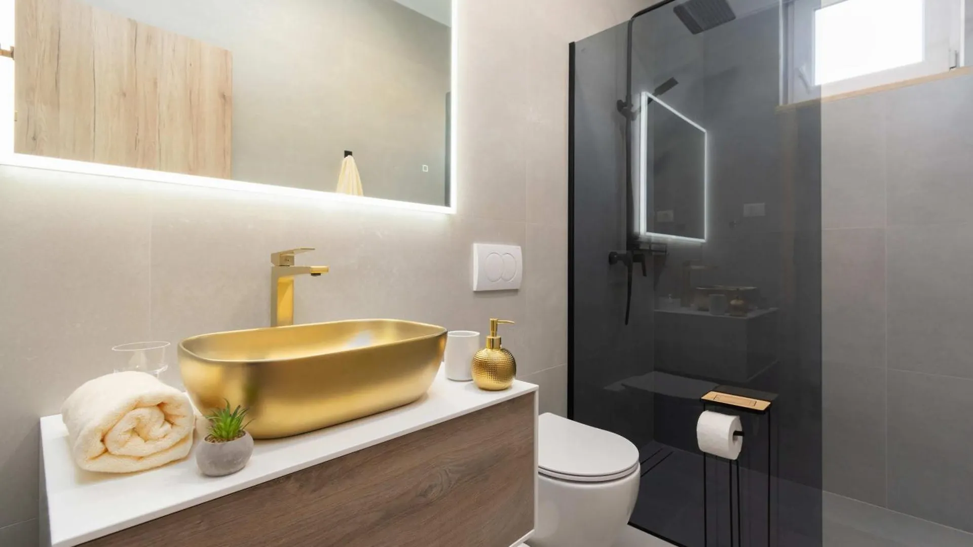 Villa Simone Designer, Modern And Heritage Mix, Umzaunt, Buro Tinjan بيت للعطل
