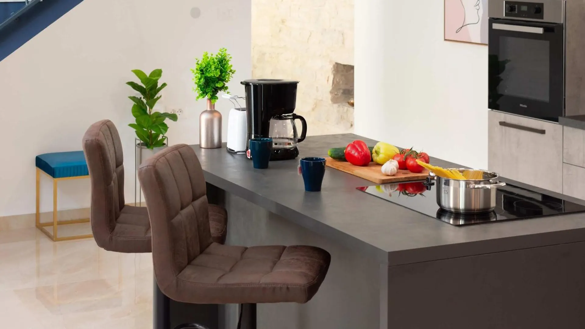 Villa Simone Designer, Modern And Heritage Mix, Umzaunt, Buro Tinjan