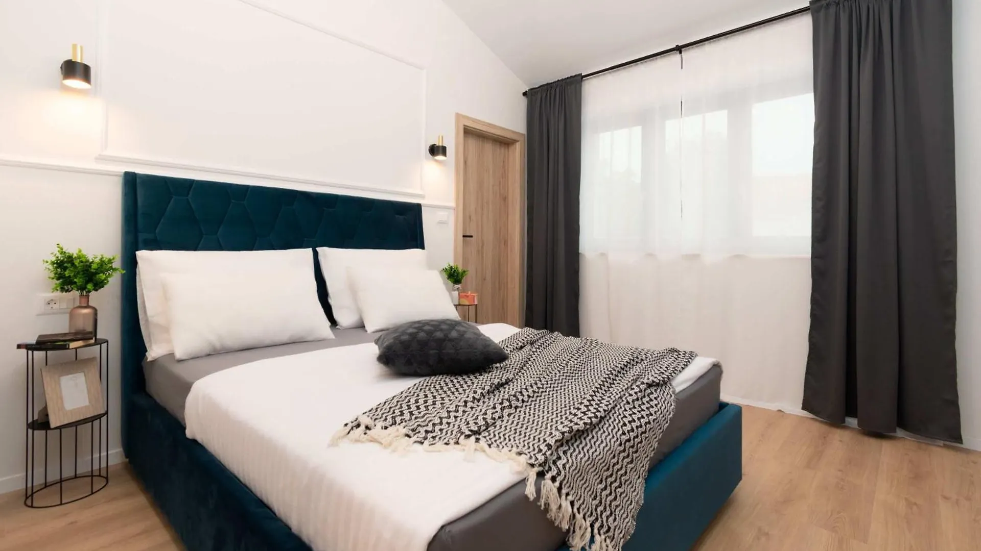 Tinjan Villa Simone Designer, Modern And Heritage Mix, Umzaunt, Buro קרואטיה